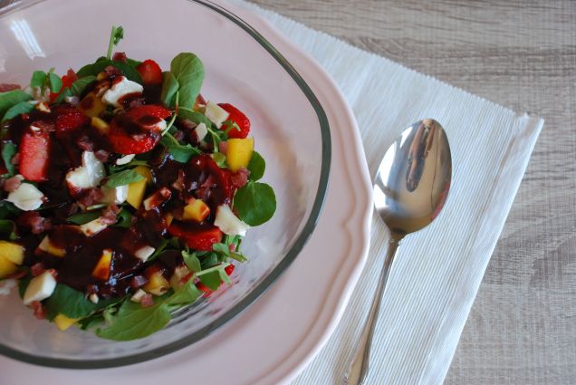 Ensalada de fresas y melocotón